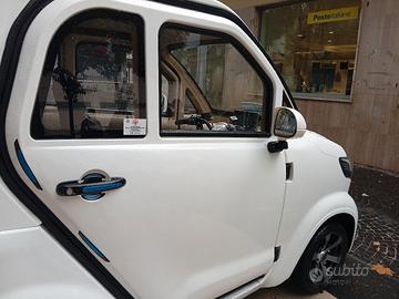 scooter elettrico cabinato più scooter elettrico