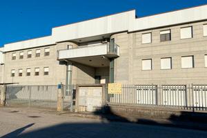 2 appartamenti + magazzino + piazzale