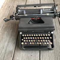 macchina da scrivere Everest modello S