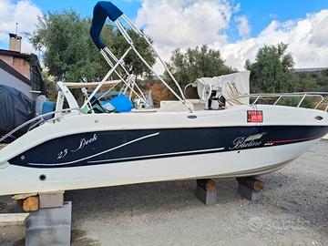 Barca a motore semicabinata 