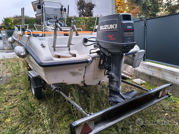 Barca Hellas con carrello