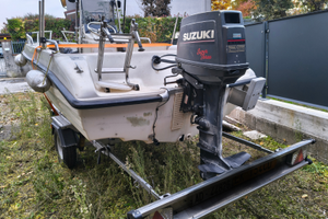 Barca Hellas con carrello