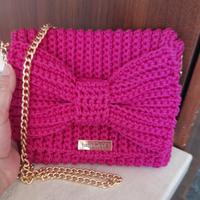 pochette all'uncinetto fiocco 