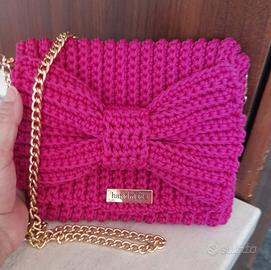 pochette all'uncinetto fiocco 