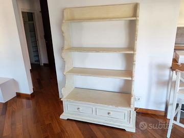 Libreria in stile shabby chic
