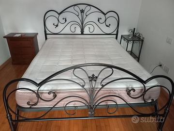 Letto artigianale  in ferro battuto con doghe