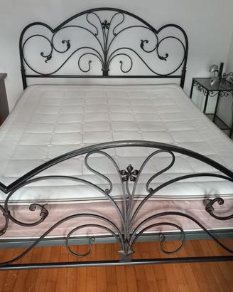 Letto artigianale  in ferro battuto con doghe