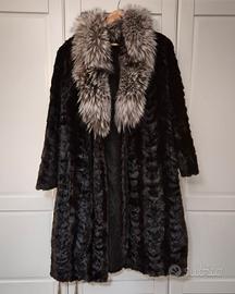 Cappotto in pelliccia nero