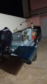 Barca a motore