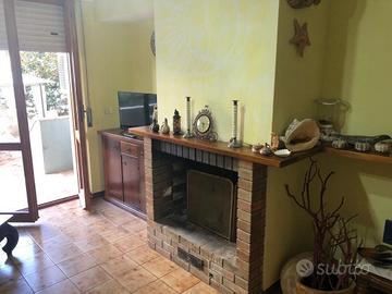 Alghero con giardino vicino al mare