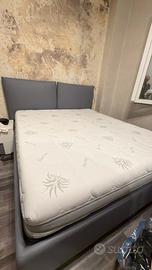 Si vende materasso matrimoniale  memory foam