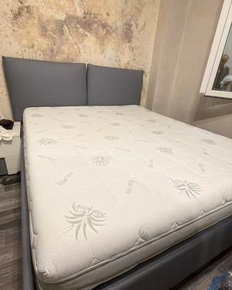 Si vende materasso matrimoniale  memory foam
