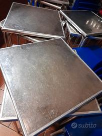 Tavoli e sedie impilabili