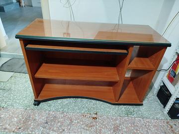 scrivania PC e colonna