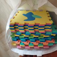 tappeto puzzle colorato 