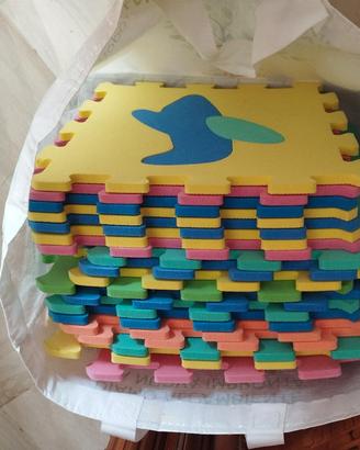 tappeto puzzle colorato 