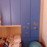 Cameretta a ponte con due letti,libreria,scrivania