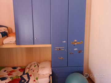 Cameretta a ponte con due letti,libreria,scrivania