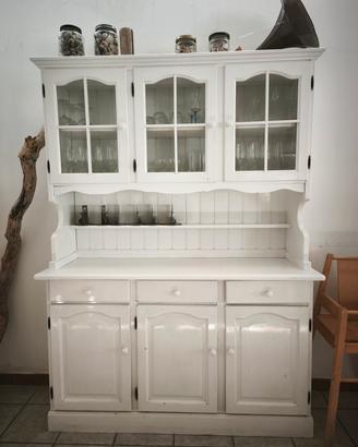 Credenza bianca in stile shabby chic