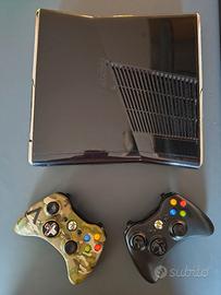 XBOX 360 con 5 giochi e 2 controller