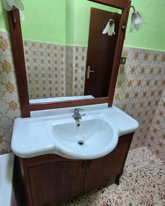 Mobile bagno con lavabo