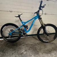 bici da dh commencal supreme