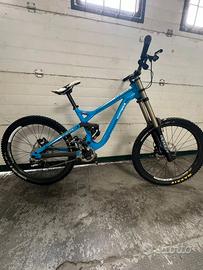 bici da dh commencal supreme