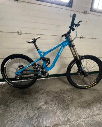 bici da dh commencal supreme