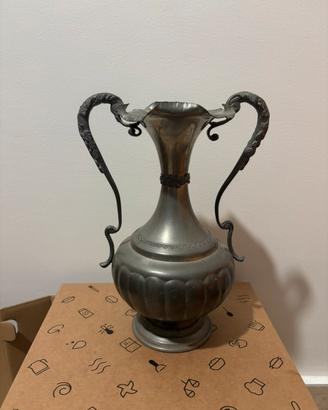 vaso lavorato in peltro