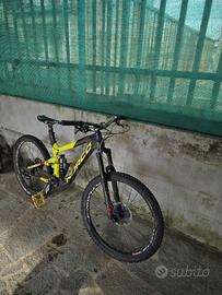 MTB Norco Range 27.5" full carbon, biammortizzata