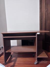 scrivania in legno