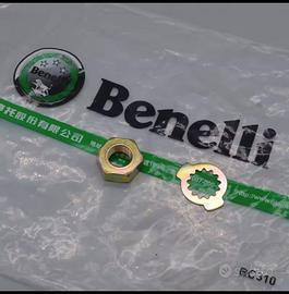 Dado e ferma dado pignone benelli TRK 502 X