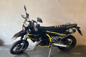 Moto SWM SM125 R