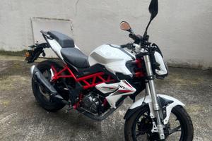 Moto Benelli BN125