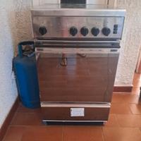 cucina a gas perfettamente funzionante
