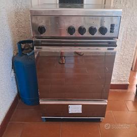 cucina a gas perfettamente funzionante