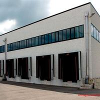 Capannone industriale indipendente con banchine