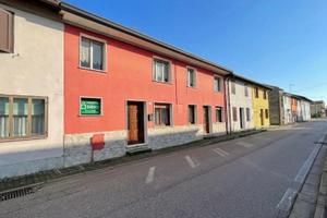 Casa con giardino privato e dependance a Ronchis