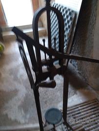 macchina  x tappare bottiglie  di vino