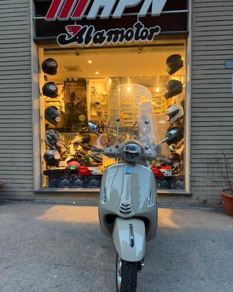Piaggio Vespa 300 GTS hpe