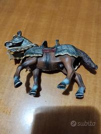 Schleich raffigurante un cavallo da guerra