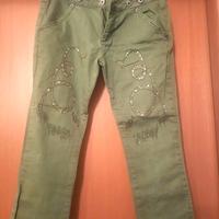 Jeans verdi nuovi con decorazioni