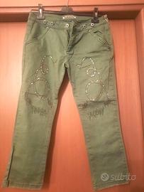 Jeans verdi nuovi con decorazioni