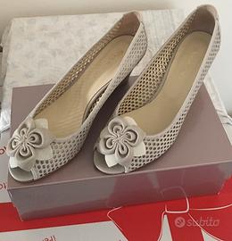 Scarpe aperte in cuoio da donna