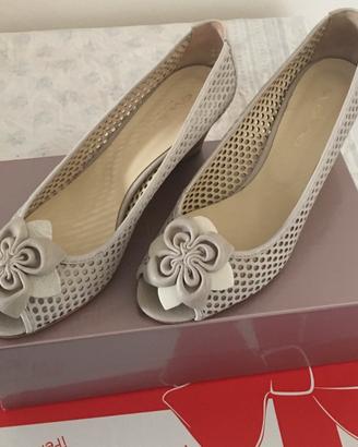 Scarpe aperte in cuoio da donna