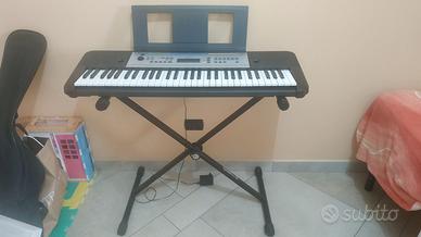 Tastiera YAMAHA YPT-255 con supporto QuikLok T/10