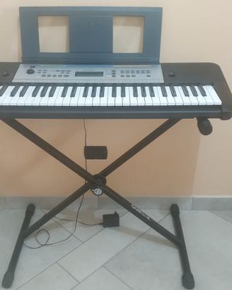 Tastiera YAMAHA YPT-255 con supporto QuikLok T/10