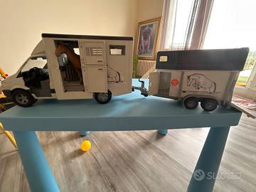 furgone e traino cavalli