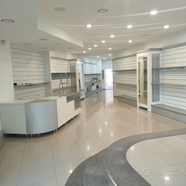 Centro Tirano, negozio ufficio, Loft, casa vacanza