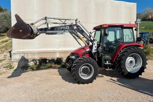 Case JX100U con caricatore frontale